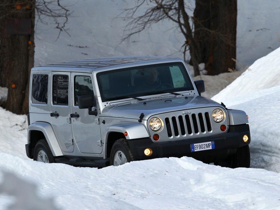  Jeep Wrangler Sahara Unlimited 2011 года  (EU) (фото 10 из 30)